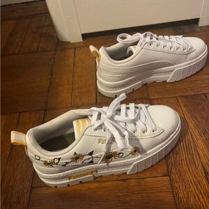 Mayze Sunflower Embroidery Women's Sneakers